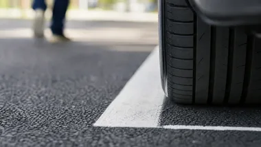 Blisko 900 metrów asfaltu zamiast dziur. Jeroniki mają nową drogę