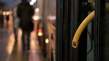 Nocne utrudnienia w autobusach. Płatność za bilet może nie działać