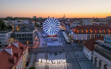 Barwny Jarmark Wielkanocny wraca na Plac Niepodległości – stoiska, smak i tradycja