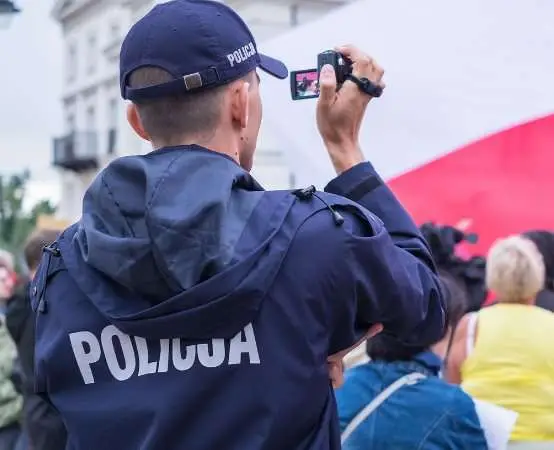 Seniorka straciła oszczędności przez oszustów podszywających się pod policjantów CBŚP