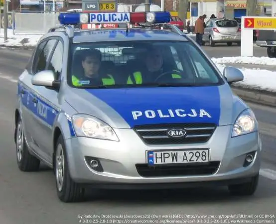 Mundurowi znaleźli w bagażniku bmw nielegalny alkohol