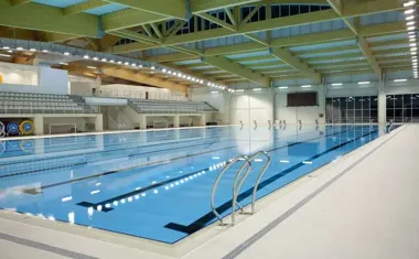 Wakacyjny ruch na basenie. BOSiR stawia na aqua aerobik dla każdego