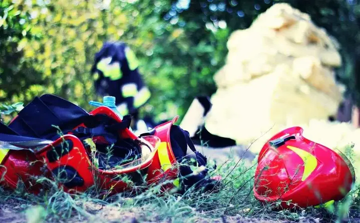 Ćwiczenia PSP w zakładzie utylizacji odpadów. Ewakuacja i ratownictwo wysokościowe