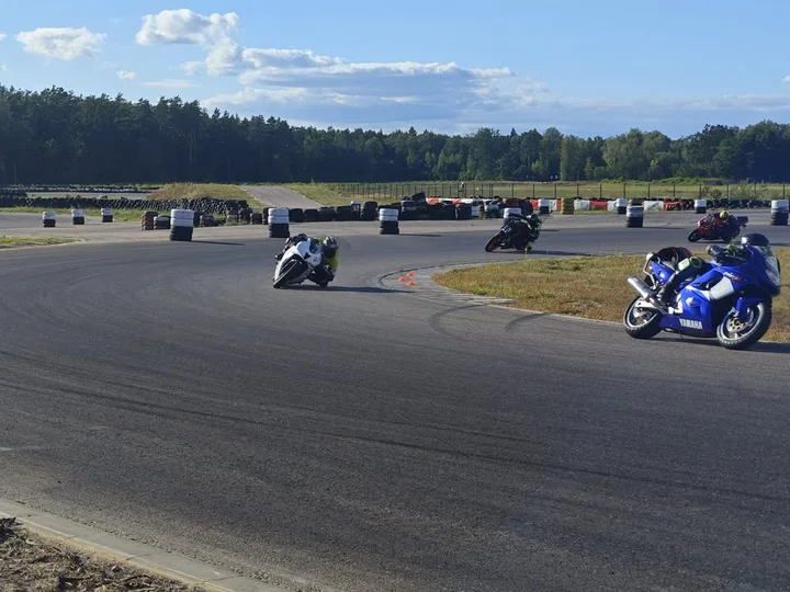 Obrazek przedstawia grafikę promocyjną wydarzenia Jednodniowy trening motocyklowy na Torze Wschodzący Białystok