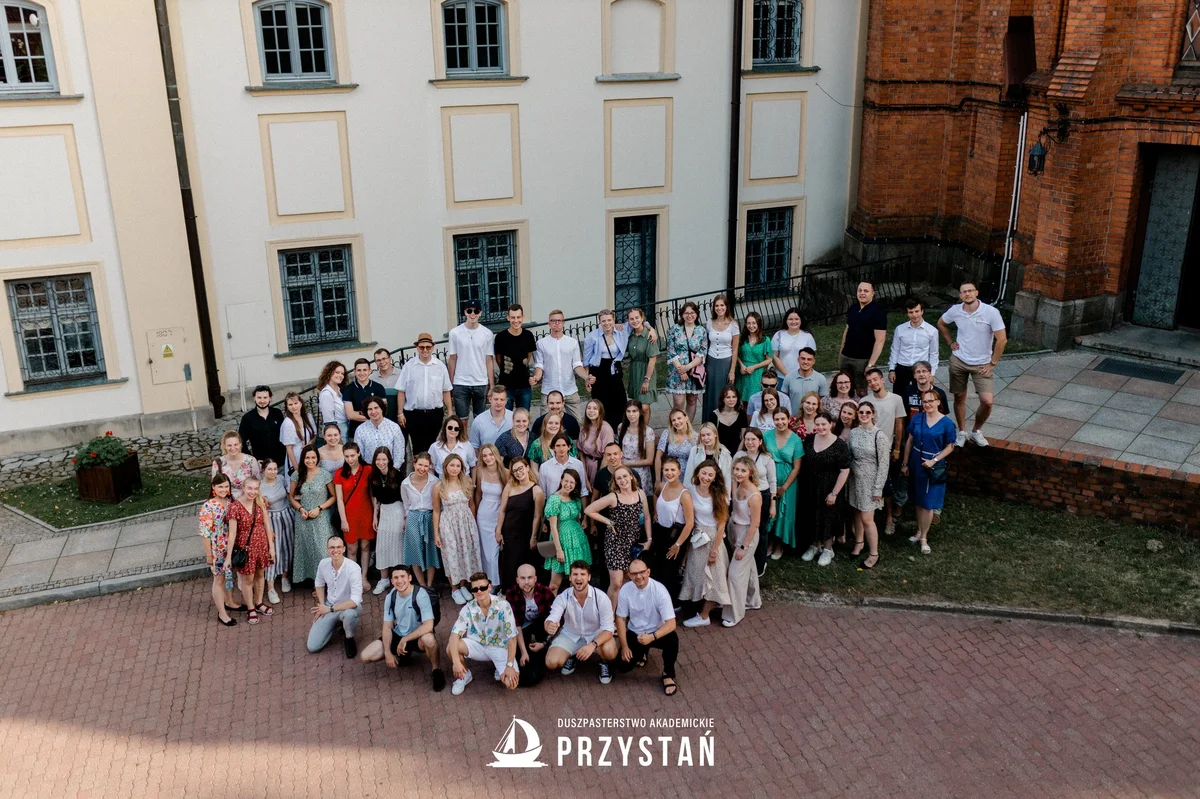 Grafika promocyjna wydarzenia Wyjazd młodzieży z Białegostoku na Jubileuszowy Zjazd w Rzymie 2025