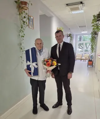Honorowy obywatel Łap obchodził imieniny. Współtworzył hospicjum