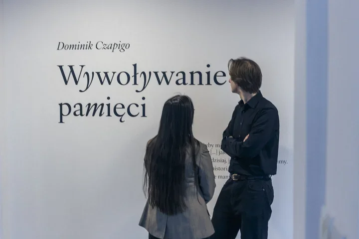 Pamięć w kadrze i głosie - ta wystawa zatrzymuje na dłużej