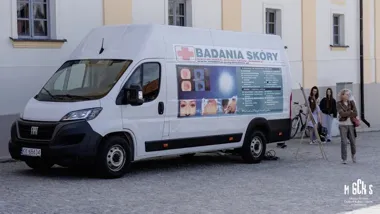 Dermobus na choroskim rynku przyciągnął mieszkańców. Profilaktyka okazała się ważniejsza niż pośpiech