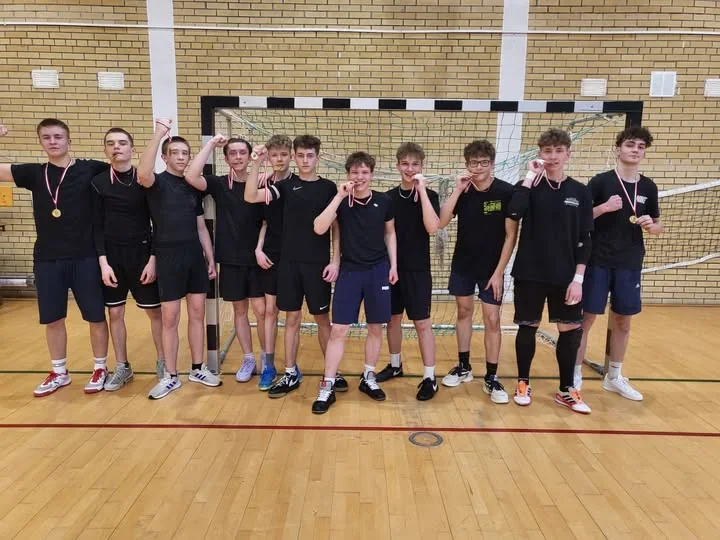 Choroszcz triumfuje – uczniowie Sienkiewicza Mistrzami Powiatu w piłce ręcznej