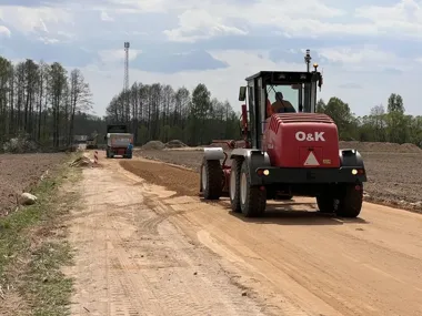 Ruszyły pierwsze roboty na drodze Brzozówka Strzelecka – Przesławka