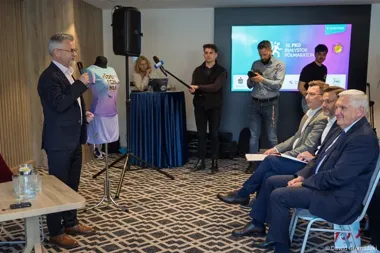 Biegowy tłum w centrum Białegostoku. Półmaraton wraca na główne ulice