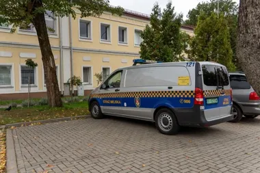 Patrole przy wszystkich szkołach w Białymstoku. Policja sprawdza internetowe pogłoski