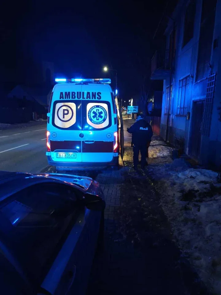 Dzielnicowi odnaleźli wyziębioną 62-latkę w opuszczonym garażu