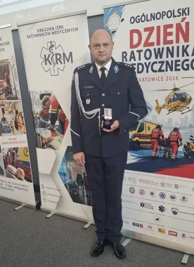 Policjant z Białegostoku odznaczony za pracę na rzecz ratownictwa