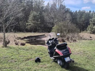 16-latek skoczył do rzeki, by zgubić policję - pościg skończył się w Turośni