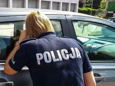 60 stopni w aucie - białostocka policja ostrzega przed minutą tragedii