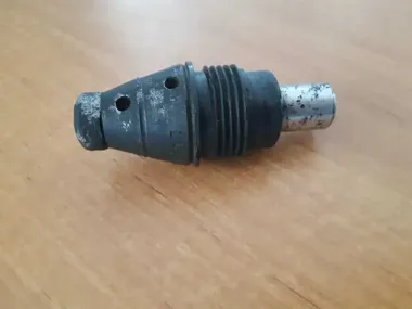 Po alkoholu zaniósł do komendy wojenny zapalnik znaleziony nad stawem