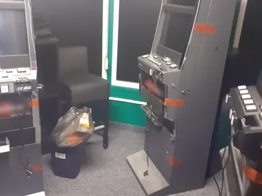 Monitoring i elektrozamek nie pomogły - w Łapach padł salon gier