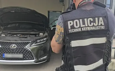 Ucieczka Lexusem skończyła się w lesie i 3-miesięcznym aresztem