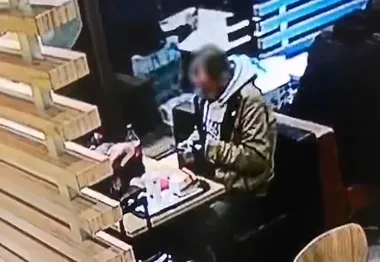 Zasnął w restauracji - telefon zniknął, a złodziej wpadł po chwili