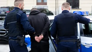 Policjanci dotarli do 32-latka dzięki śladom krwi przy bankomacie