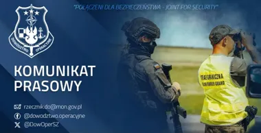 Żołnierz w pełnym wyposażeniu bojowym i funkcjonariusz Straży Granicznej z lornetką stoją na otwartym terenie, w tle widoczne logo Dowództwa Operacyjnego oraz n