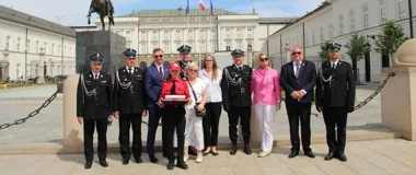 Flaga z Pałacu Prezydenckiego trafiła do OSP Supraśl. To początek wielkiego święta