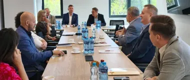 Młodzi wybierają szkoły ogólne, a pracodawcy szukają fachowców