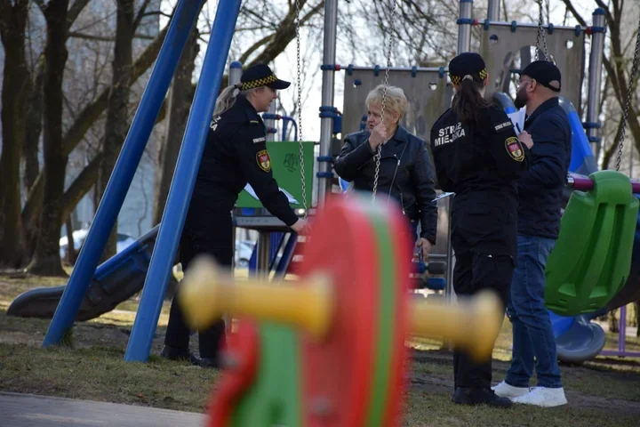 Coroczna kontrola placów zabaw w Białymstoku - Straż Miejska wykryła usterki