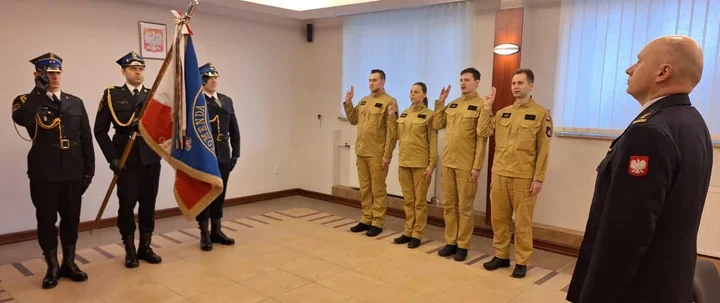 Ślubowanie w Białymstoku - strażacy przysięgli ratować nawet z narażeniem życia