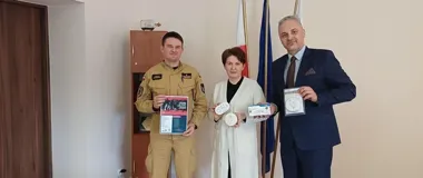 Czujki i lekcje ratowania życia - strażacy z Białegostoku ruszyli do szkół