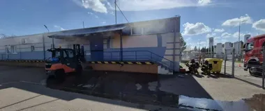 Pożar wózka z butlami acetylenu. Strażacy ćwiczyli trudny scenariusz