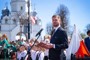 Wasilków uczcił Konstytucję 3 Maja modlitwą kwiatami i muzyką
