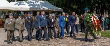 Na 40 hektarach stłoczono 40 tysięcy ludzi. Ocalało niespełna 300