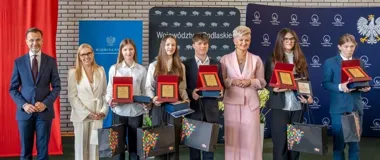 Pięć laurów w jednym ręku. Podlaskie konkursy wyłoniły szkolne talenty